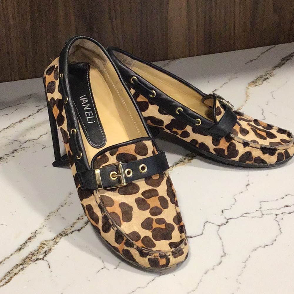 Vaneli Size 8 Calf Hair Leopard Print Loafer